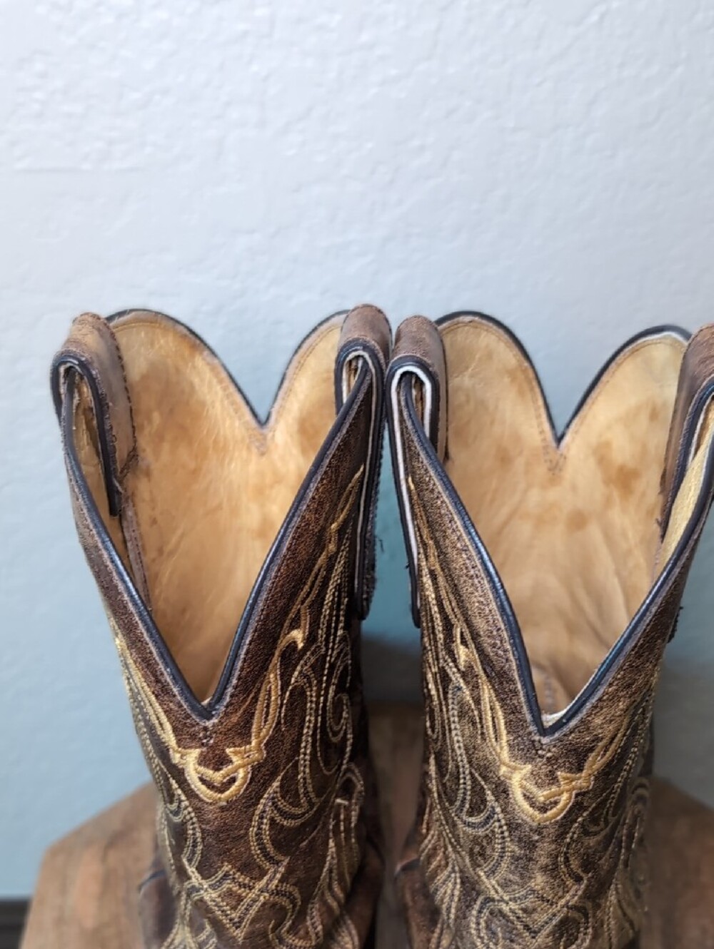 Tony Lama Classic Brown Embroidered Western Cowboy Boots - Picture 9 of 15